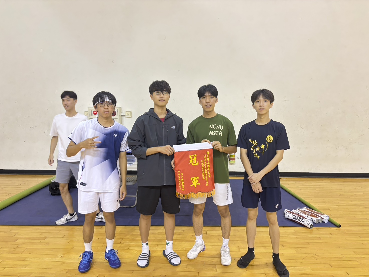 羽球社
